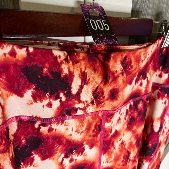 001. Nwt Id Ideology Plus Size Compression Tie-Dye Side-Pocket Crop Leggings 2X - Picture 3 of 9
